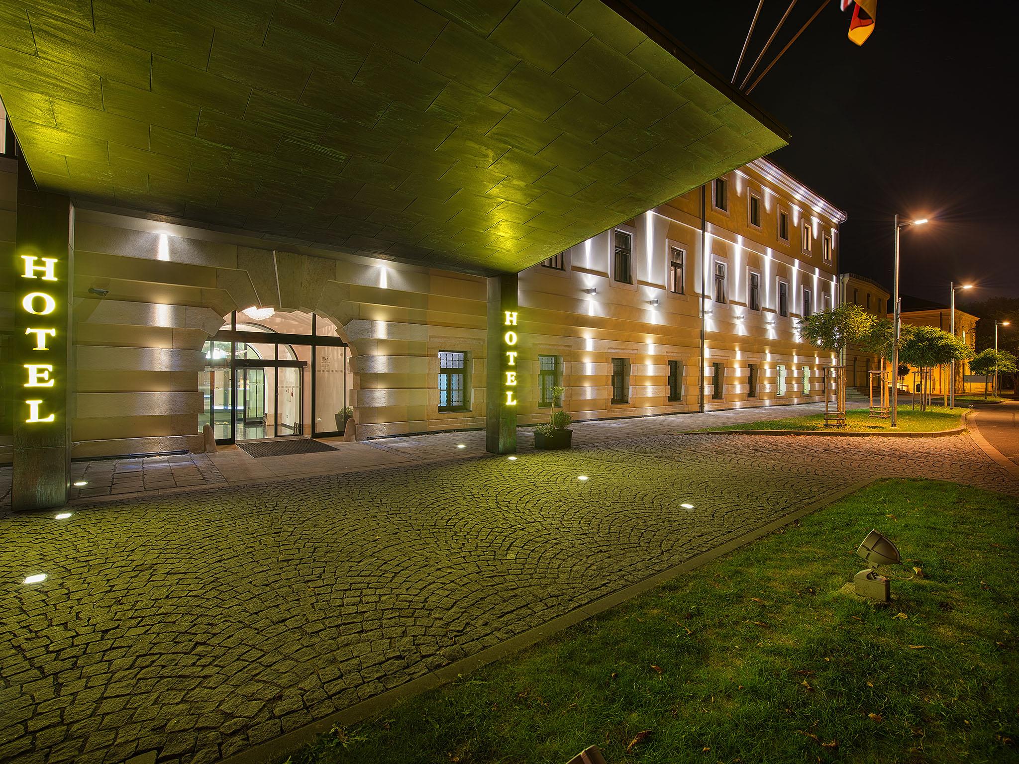 Ea Hotel Tereziansky Dvur Градец-Кралове Экстерьер фото