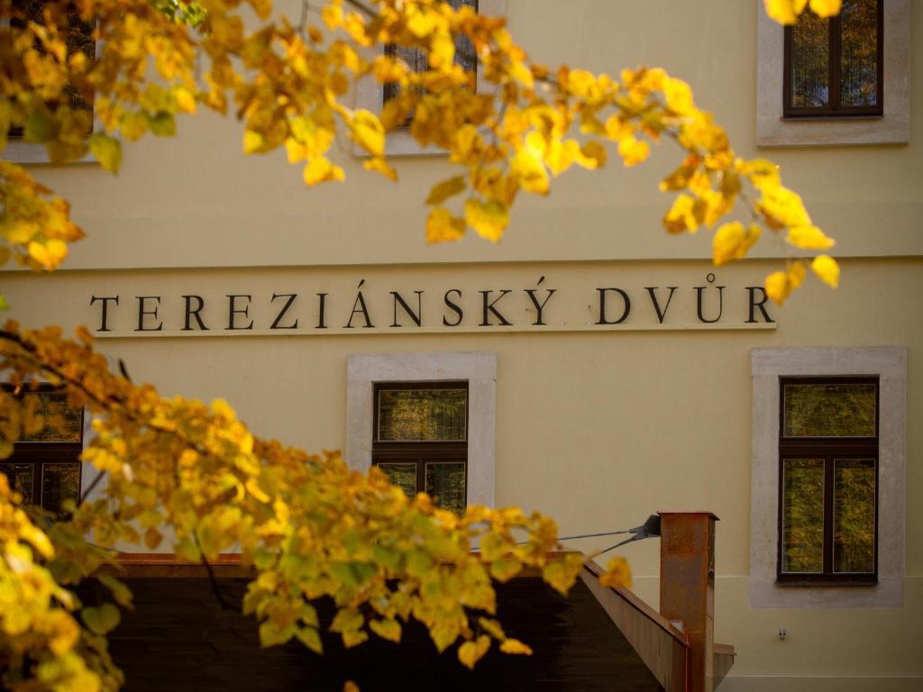 Ea Hotel Tereziansky Dvur Градец-Кралове Экстерьер фото