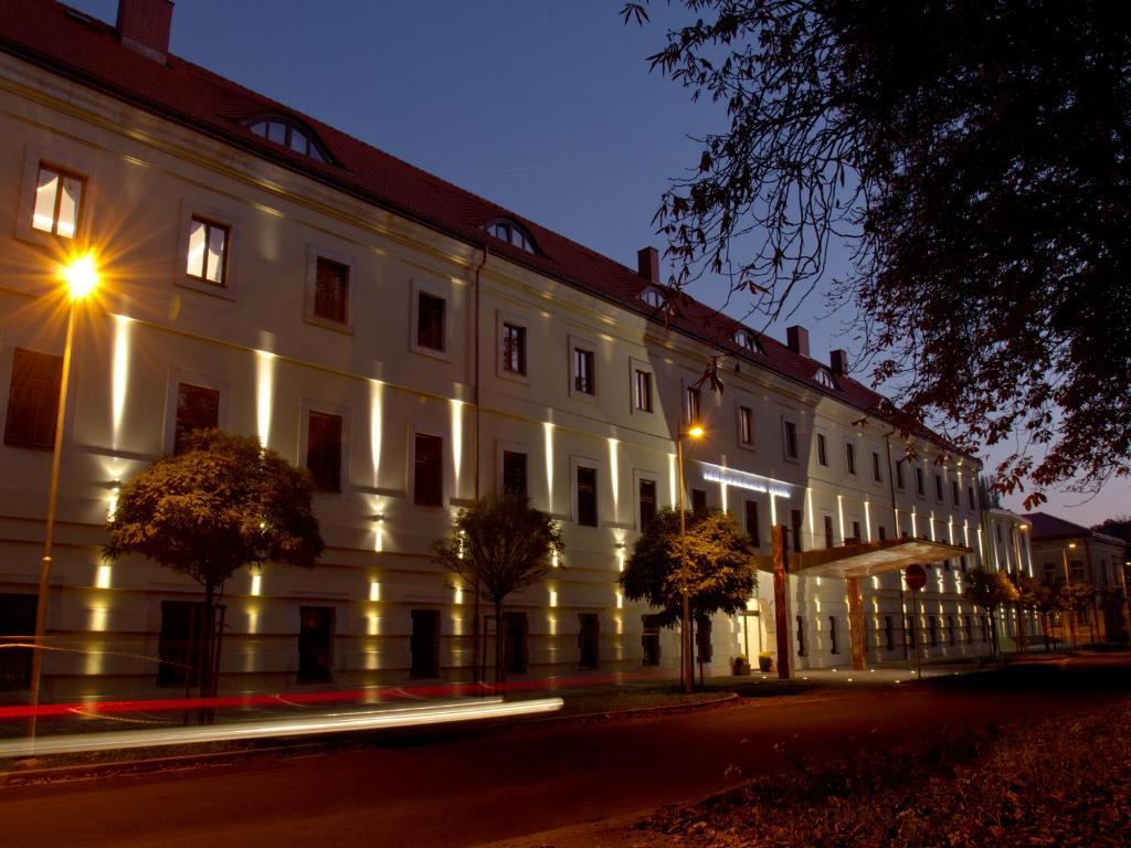 Ea Hotel Tereziansky Dvur Градец-Кралове Экстерьер фото