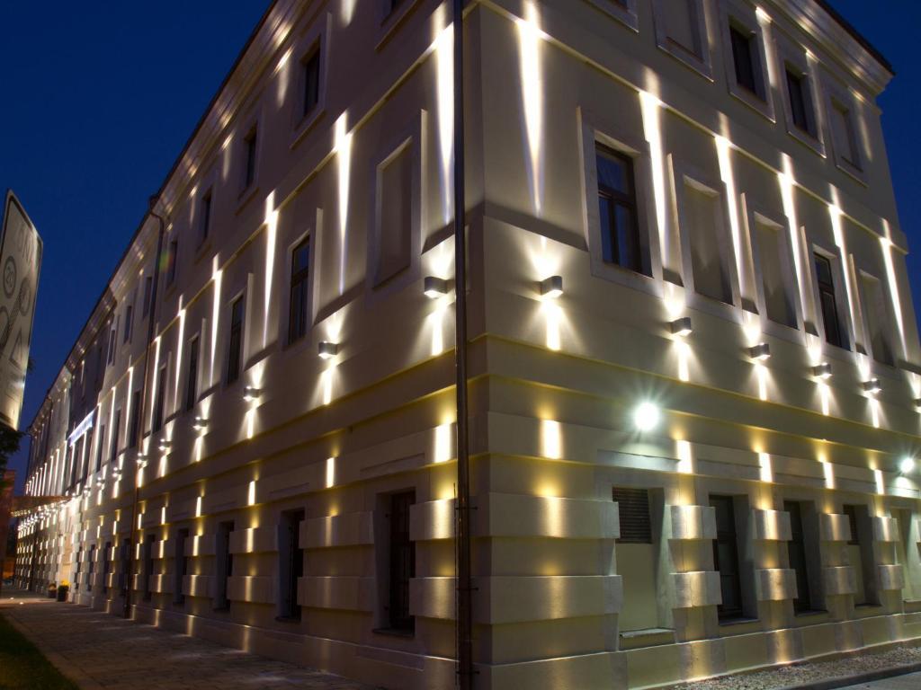 Ea Hotel Tereziansky Dvur Градец-Кралове Экстерьер фото
