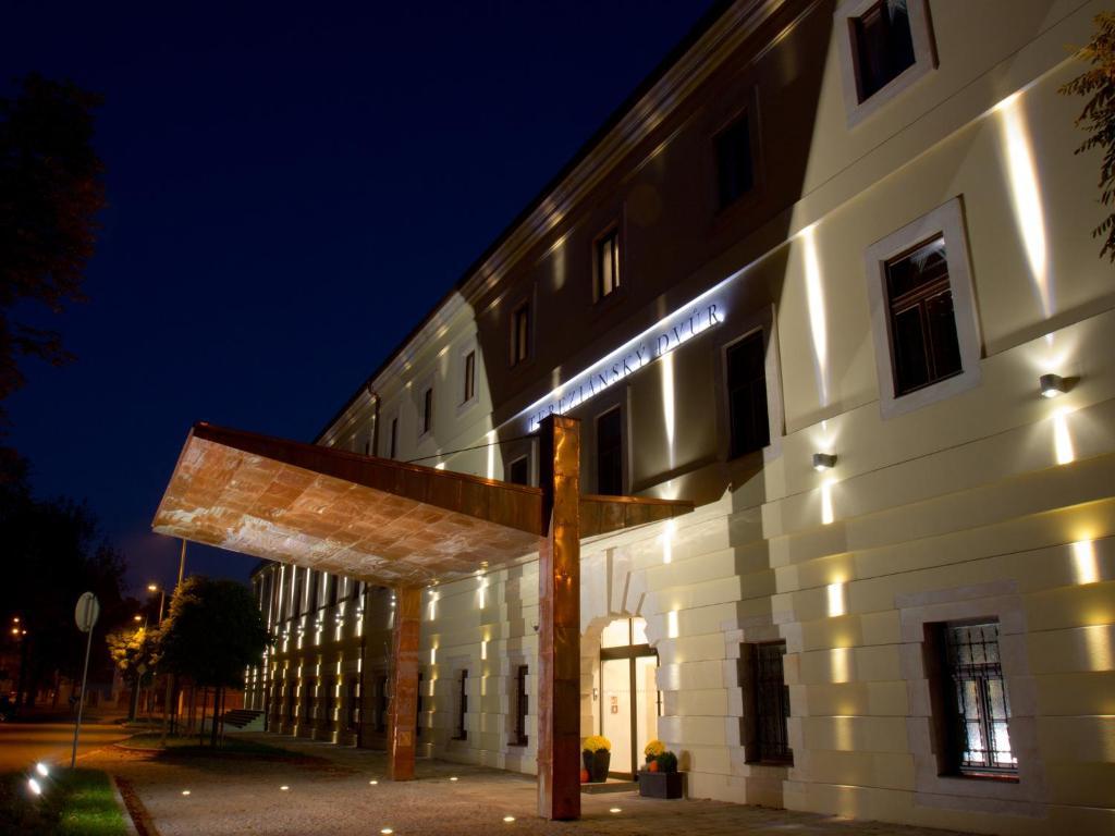 Ea Hotel Tereziansky Dvur Градец-Кралове Экстерьер фото